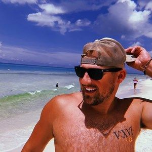 Meet your Posher, Devin